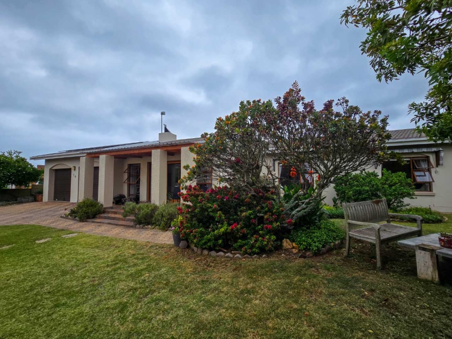 3 Bedroom Property for Sale in Stilbaai Wes Western Cape